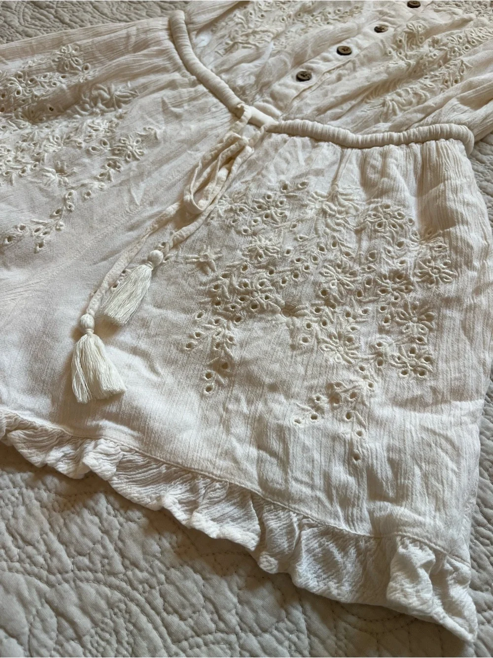 American Eagle Outfitters Embroidered Ruffle Romper Playsuit cream small